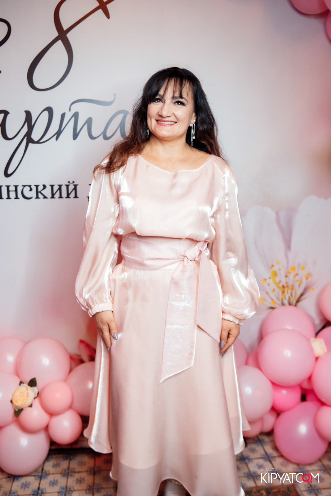 ГРУЗИНСКИЙ ДВОР НА КАБАНБАЙ БАТЫРА. КИПЯТКОМ АЛМАТЫ!