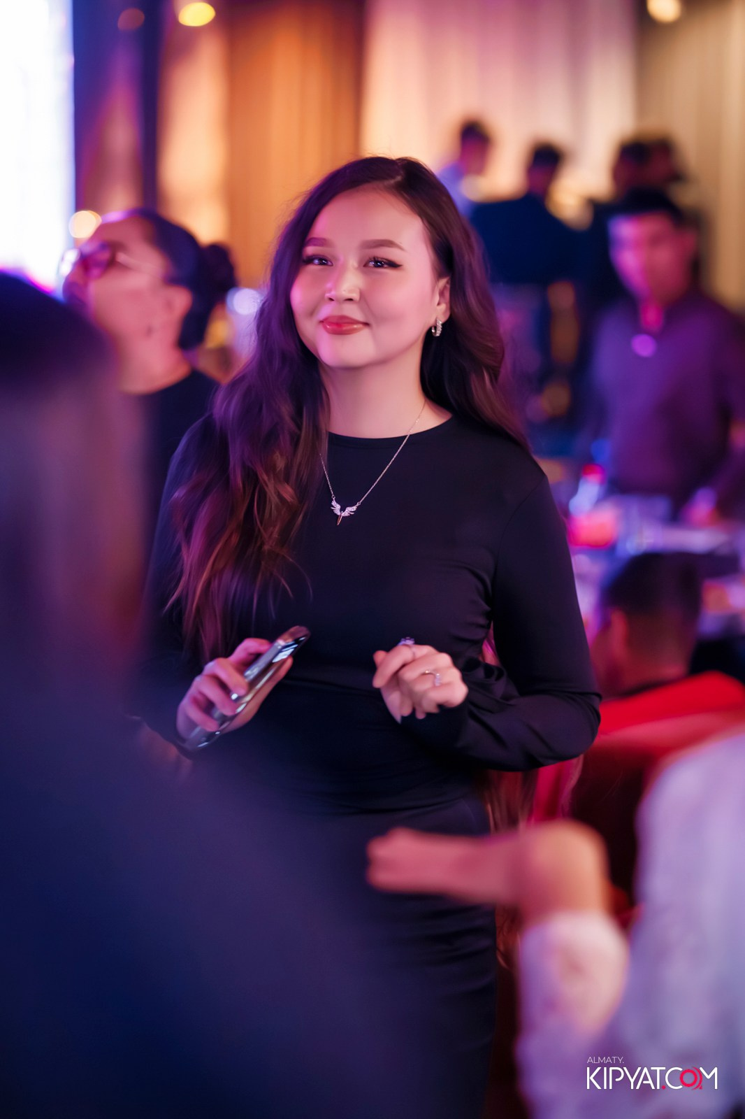 БАР ПАНАЕХАЛИ НА ТОЛЕ БИ. КИПЯТКОМ АЛМАТЫ!