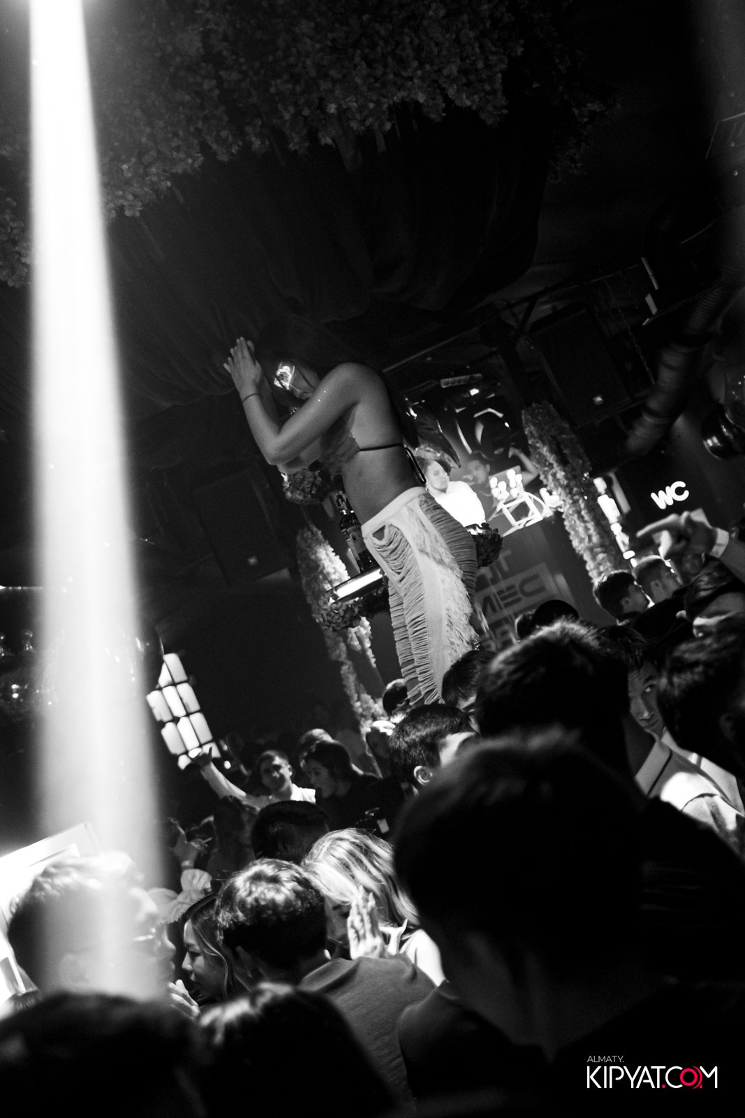 UYAT EMES BAR. КИПЯТКОМ АЛМАТЫ!