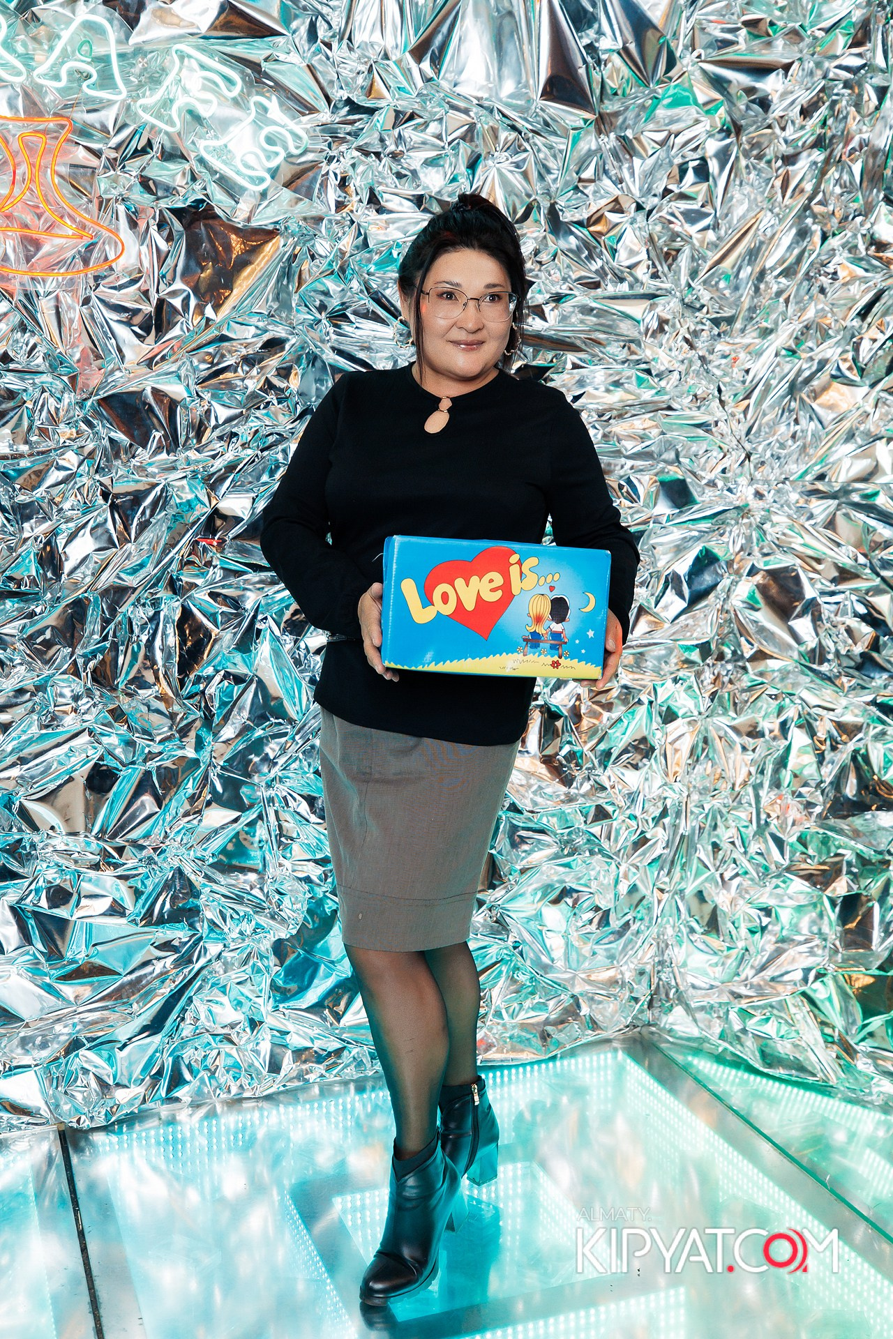 ВЕЧЕРИНКА 90Х КАФЕ CARAFE. КИПЯТКОМ АЛМАТЫ! Фотосъемка мероприятий в Алматы