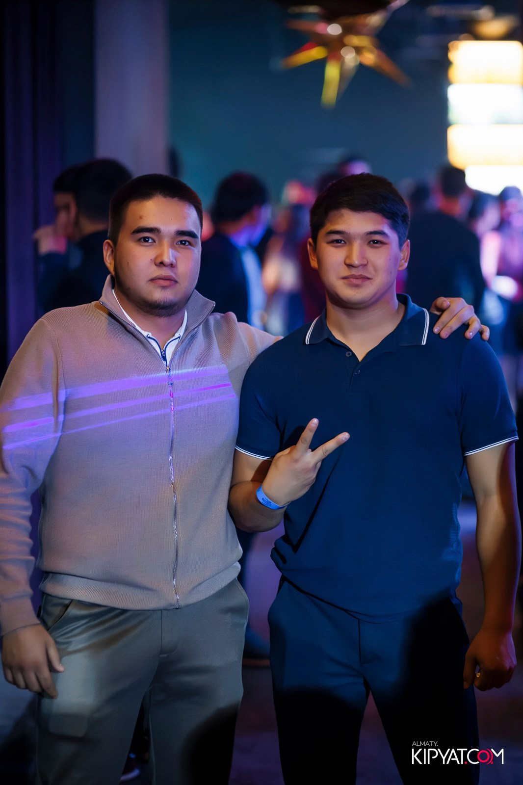 UYAT EMES BAR. КИПЯТКОМ АЛМАТЫ!