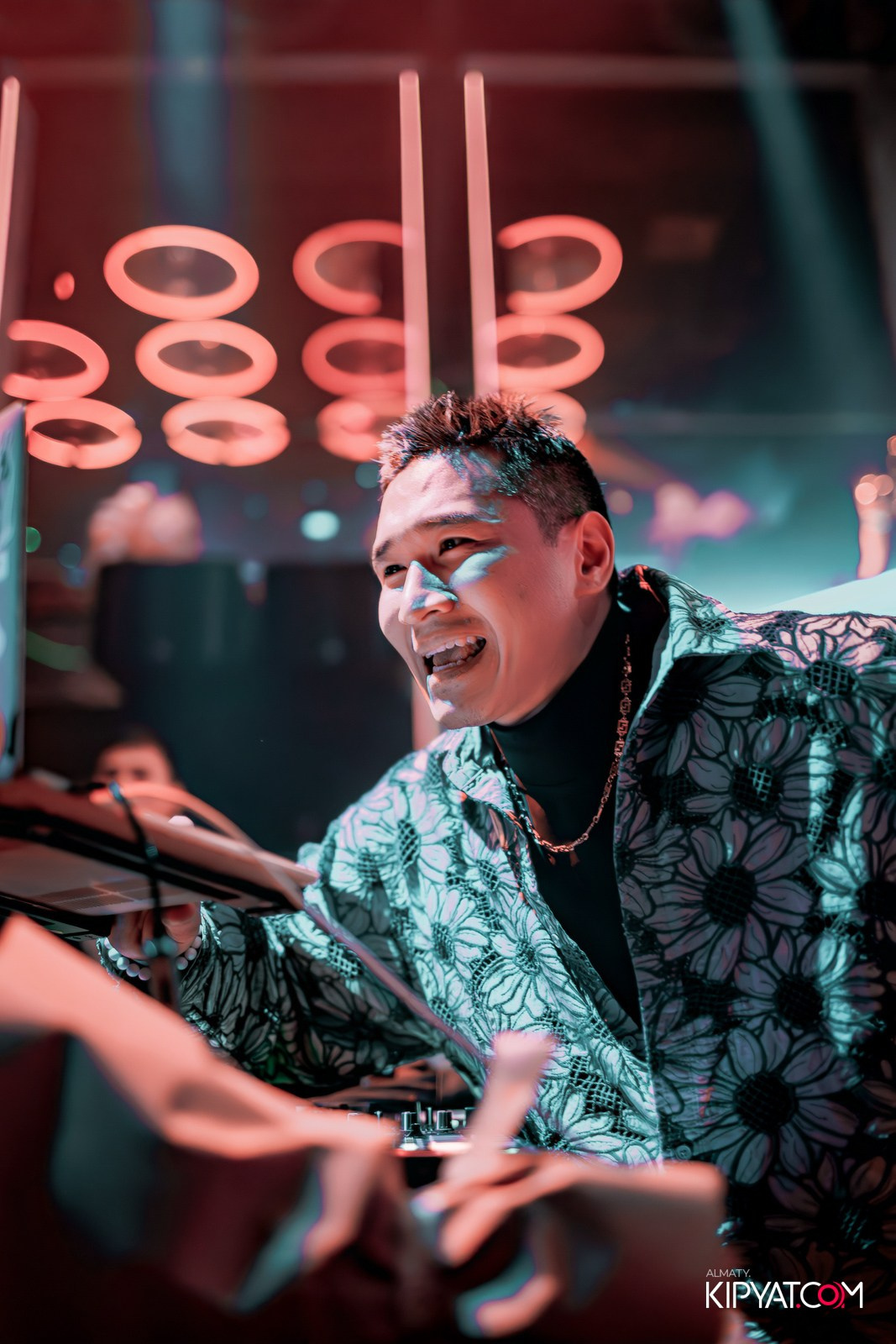 SANTA RAVE В НОЧНОМ КЛУБЕ SANTA BARBARA. КИПЯТКОМ АЛМАТЫ!