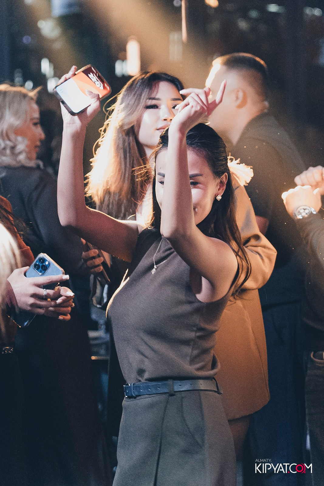 FRIENDS BAR & TERRACE. КИПЯТКОМ АЛМАТЫ!