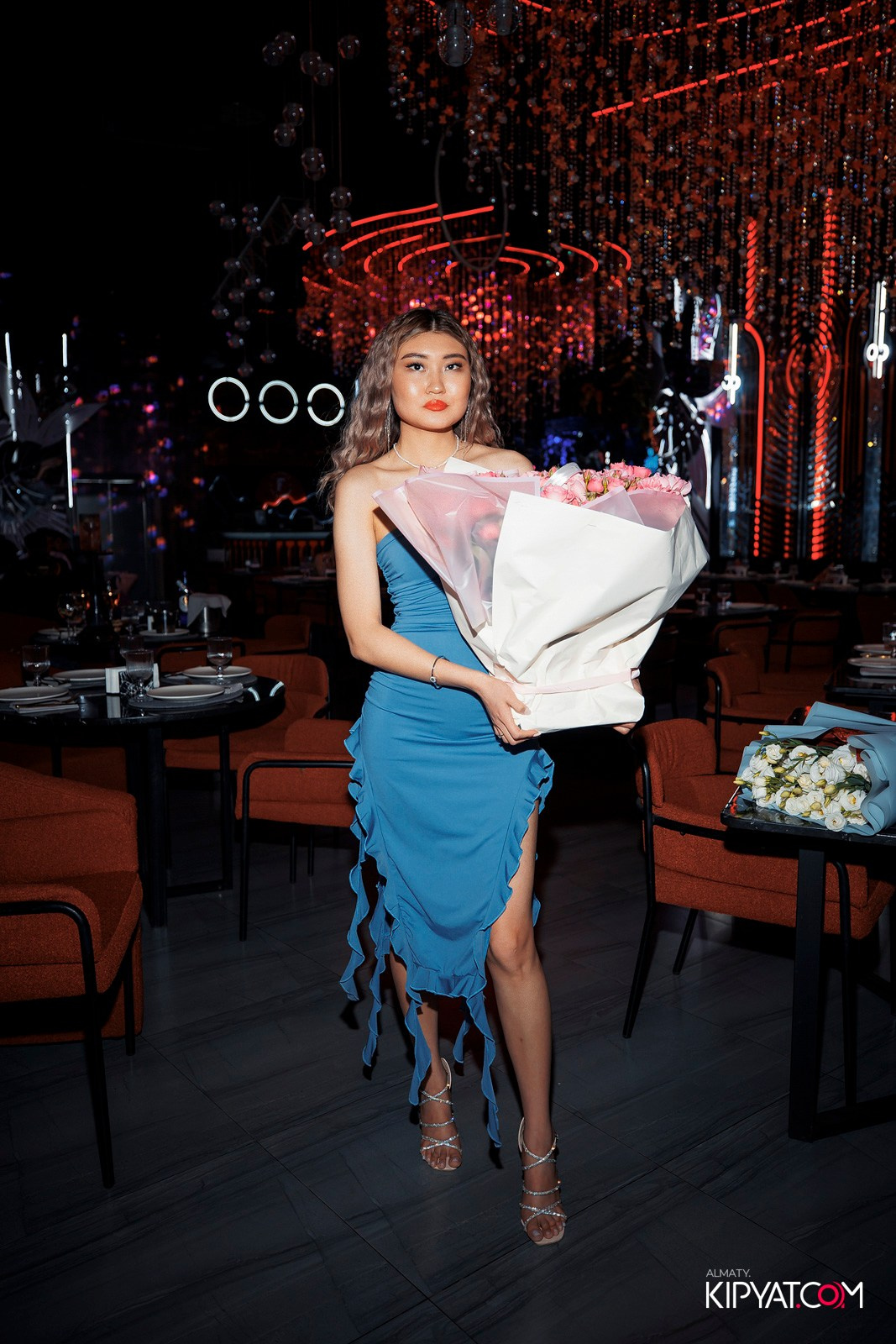 FRIENDS BAR & TERRACE. КИПЯТКОМ АЛМАТЫ!