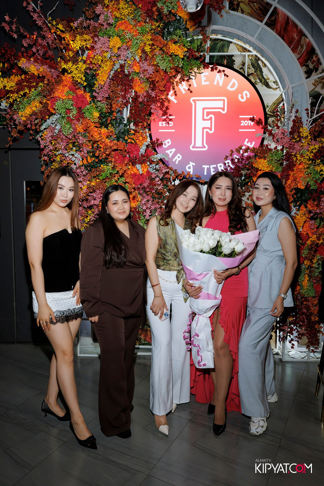 FRIENDS BAR & TERRACE. КИПЯТКОМ АЛМАТЫ! Фотосъемка мероприятий в Алматы