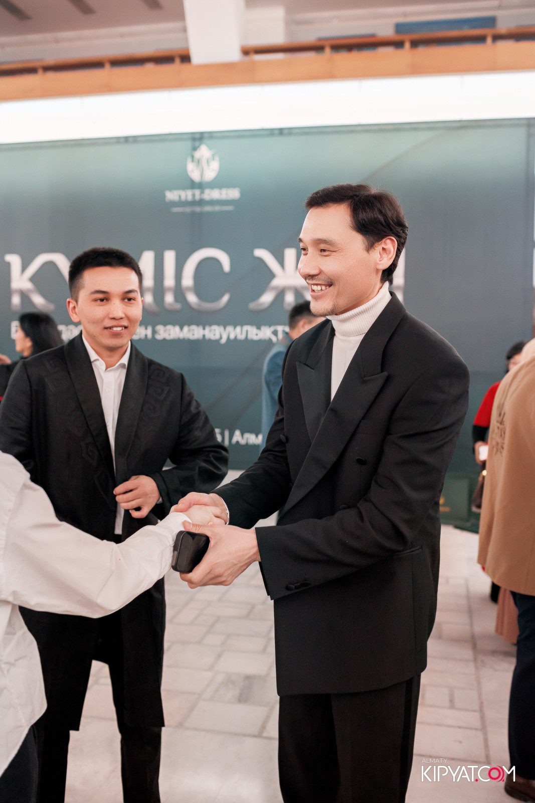 FASHION ПОКАЗ, КАЗАХСКОЙ НАЦИОНАЛЬНОЙ ОДЕЖДЫ. КИПЯТКОМ АЛМАТЫ!