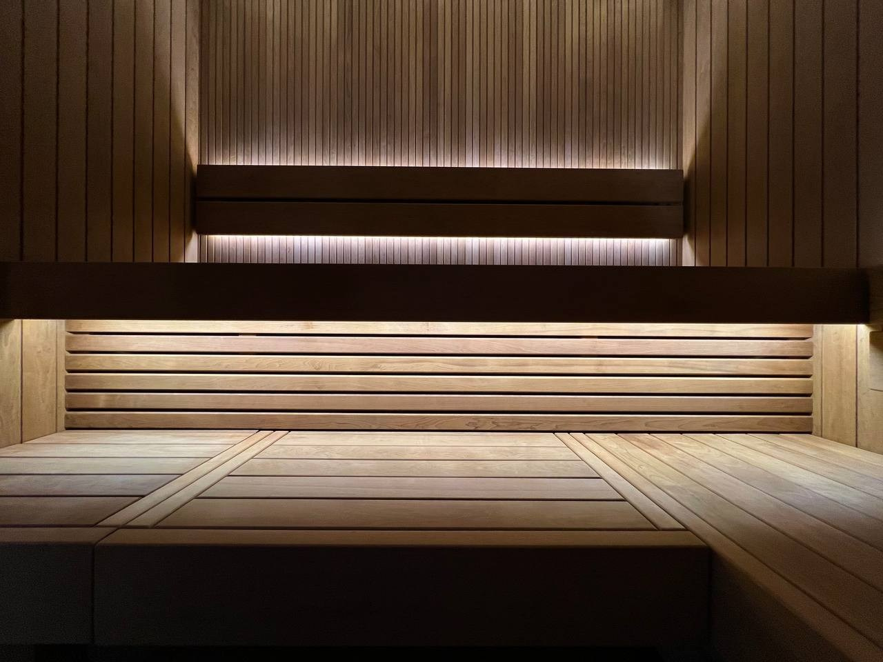 Если очень захотеть- можно найти и установить каменку Tulikivi и вокруг неё собрать отличную парную по дизайн- проекту MBsaun. SaunaTopMasters