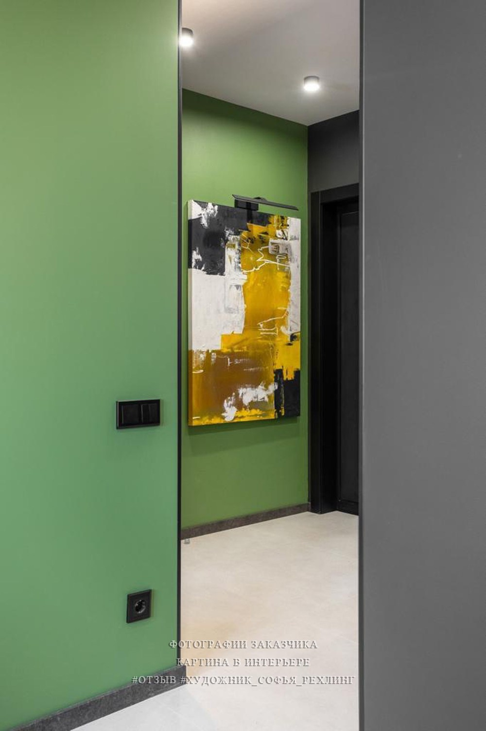 在室內繪畫。客戶照片