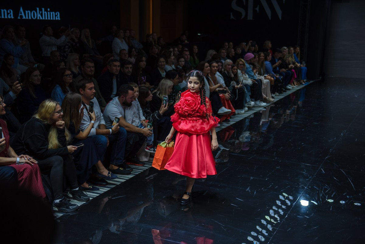 SochiFashionWeek2024 дизайнер Анохина Светлана. Семейный и коммерческий фотограф в Сочи Александр Бодунов