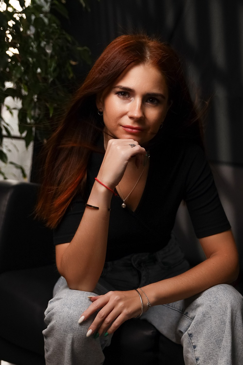 Portrait women’s photo session at the Photo Studio. Professional photographer in Sochi Victoria Joy. Teaching Photography