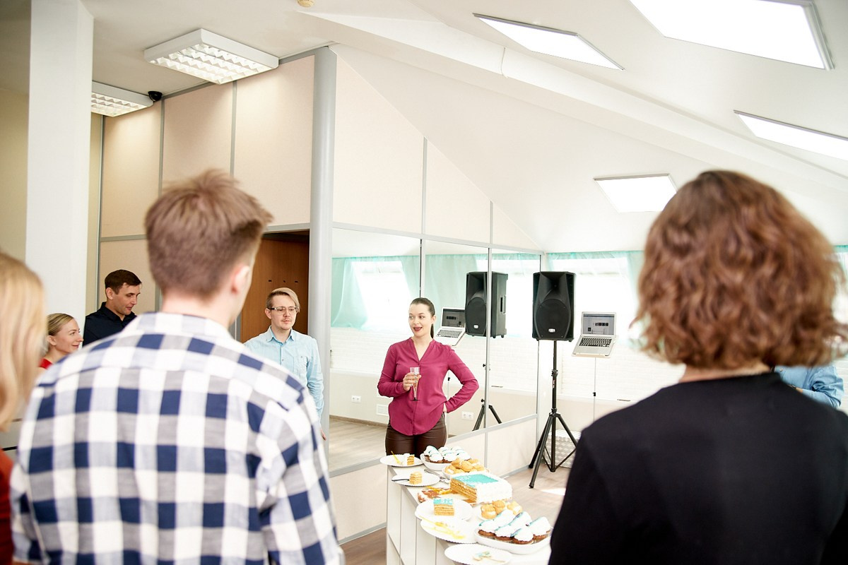 Репортаж с открытия школы вокала Кристины Дурмановой. Репортажный и женский фотограф в Новосибирске