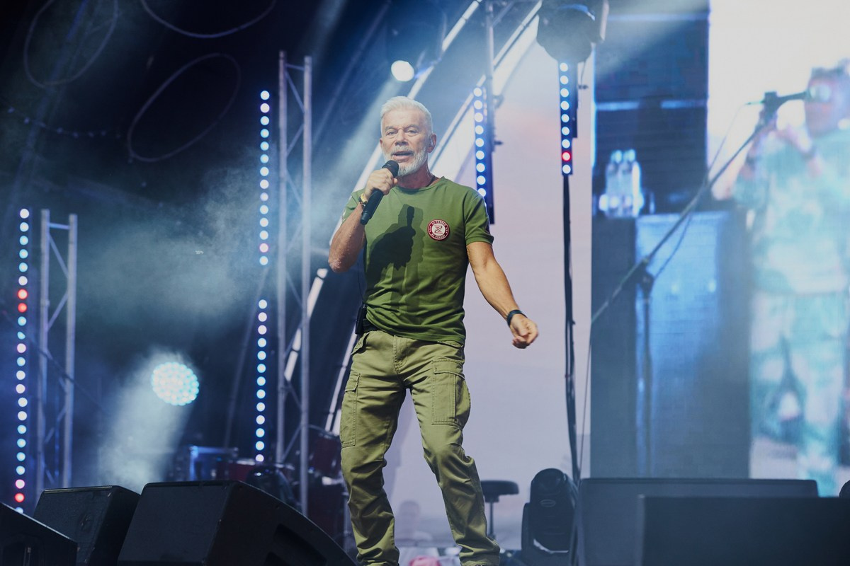 Репортаж для VIP зоны КПД Газстрой: выступление Родиона и Олега Газмановых. Репортажный и женский фотограф в Новосибирске