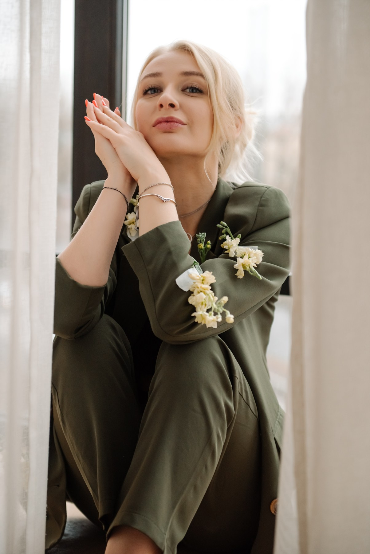 Индивидуальная. Деловой образ с цветами. Свадебный и сеейный фотограф в Санкт-Петербурге Елена Худякова