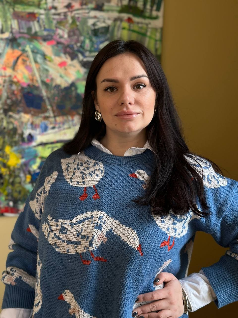 когда мы впервые познакомились с Дашкой (это было лет 15 назад), мы провели вместе 3 дня, вот прямо с утра до ночи, ни на секунду не расставаясь.все это время мы дико хохотали до слез и боли в животе, а потом к нам пришла идея - взять билеты и рвануть в Питер.я уж не помню почему тогда все сорвалось, но само воспоминание и то ощущение «своего человека», такой легкой на подъем и смелой Дашки осталось со мной навсегда.мы и сейчас все те же зажигалки, но чуть более серьезные, повзрослевшие, Даша работает таможенным декларантом ,у обеих по 2е детей, но вот то самое чувство «своего человека» никуда ни делось. я уверена,что мы доберемся таки до Питера, вот так же как тогда- спонтанно приняв решение за секунду