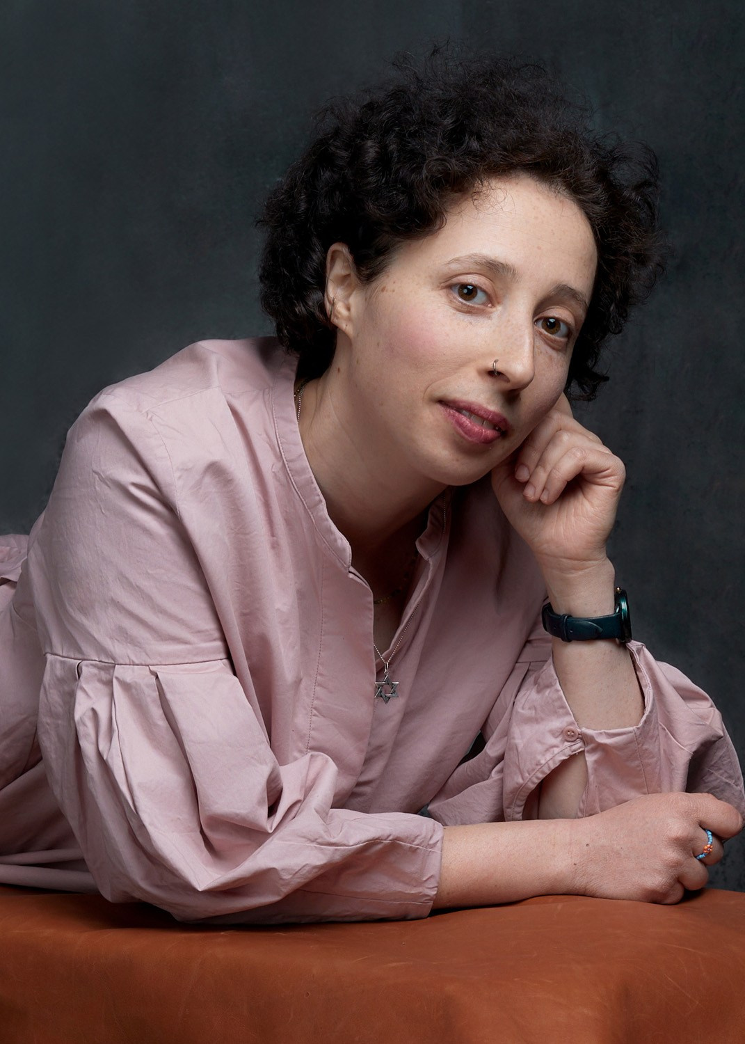 Женские фотосессии в студии и в городе: художественные, для соцсетей, сайтов знакомств. Фотограф Полина Завельская