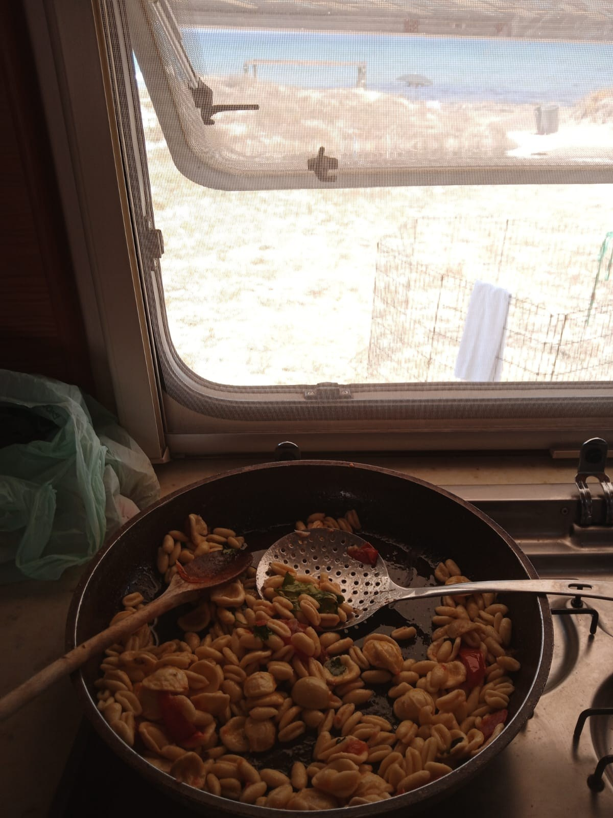 КУХНЯ КЕМПЕРА. Кемпердлявас — аренда Автодома для путешествий по Белоруссии! Путешествуйте с комфортом!