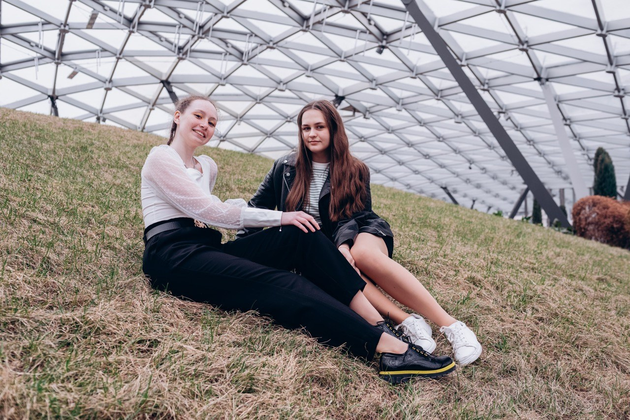 Выпускной альбом для школьного класса — фотосъёмка, дизайн и печать в Москве. MILATE — выпускные альбомы, фотосессии и видео в Москве