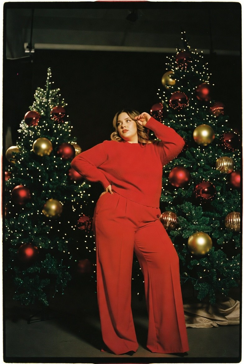 Плюс сайз в красном