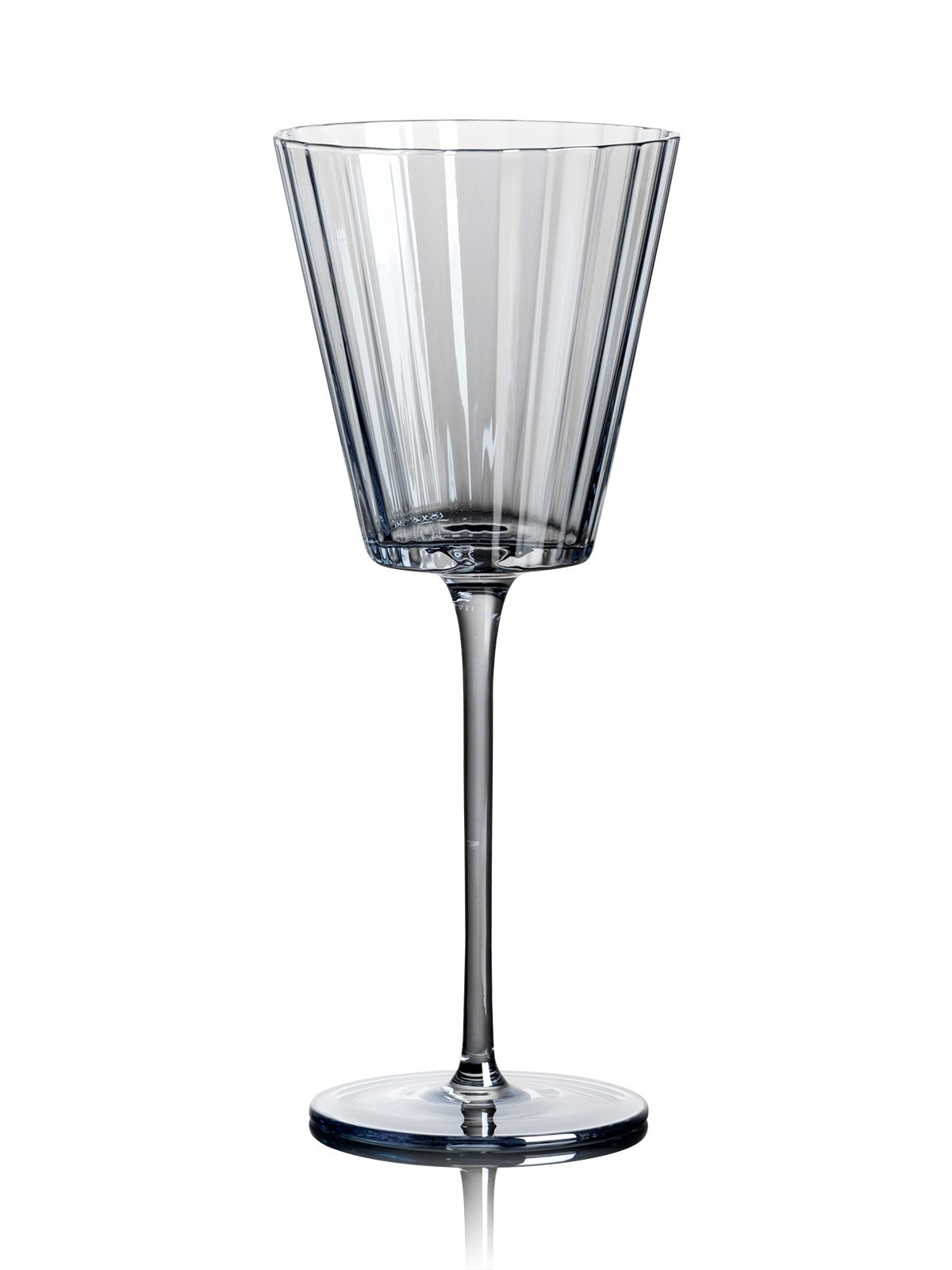 Бокал из серого стекла на тонкой ножке | Фото для каталога посуды