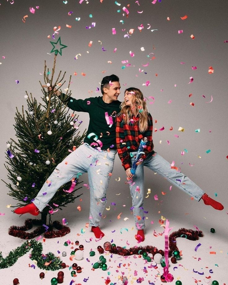 Тренды новогодних съемок 2025. Фотограф в Екатеринбурге Артём Зайнетдинов