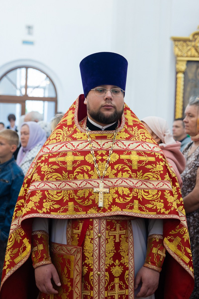 Архиерейское Богослужение в Неделю 4-ю по Пятидесятнице. Саратовское Северо-Западное благочиние