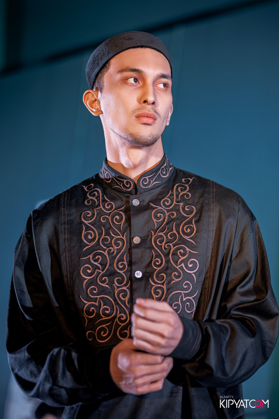 FASHION ПОКАЗ, КАЗАХСКОЙ НАЦИОНАЛЬНОЙ ОДЕЖДЫ. КИПЯТКОМ АЛМАТЫ!
