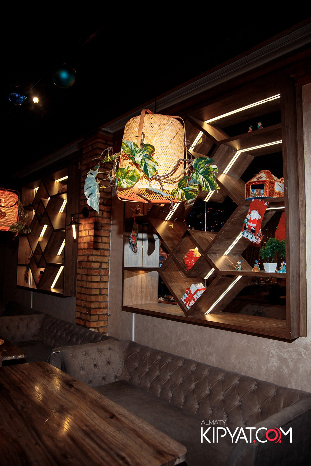 КАФЕ ЖАСМИН НА МОМЫШУЛЫ. КИПЯТКОМ АЛМАТЫ!