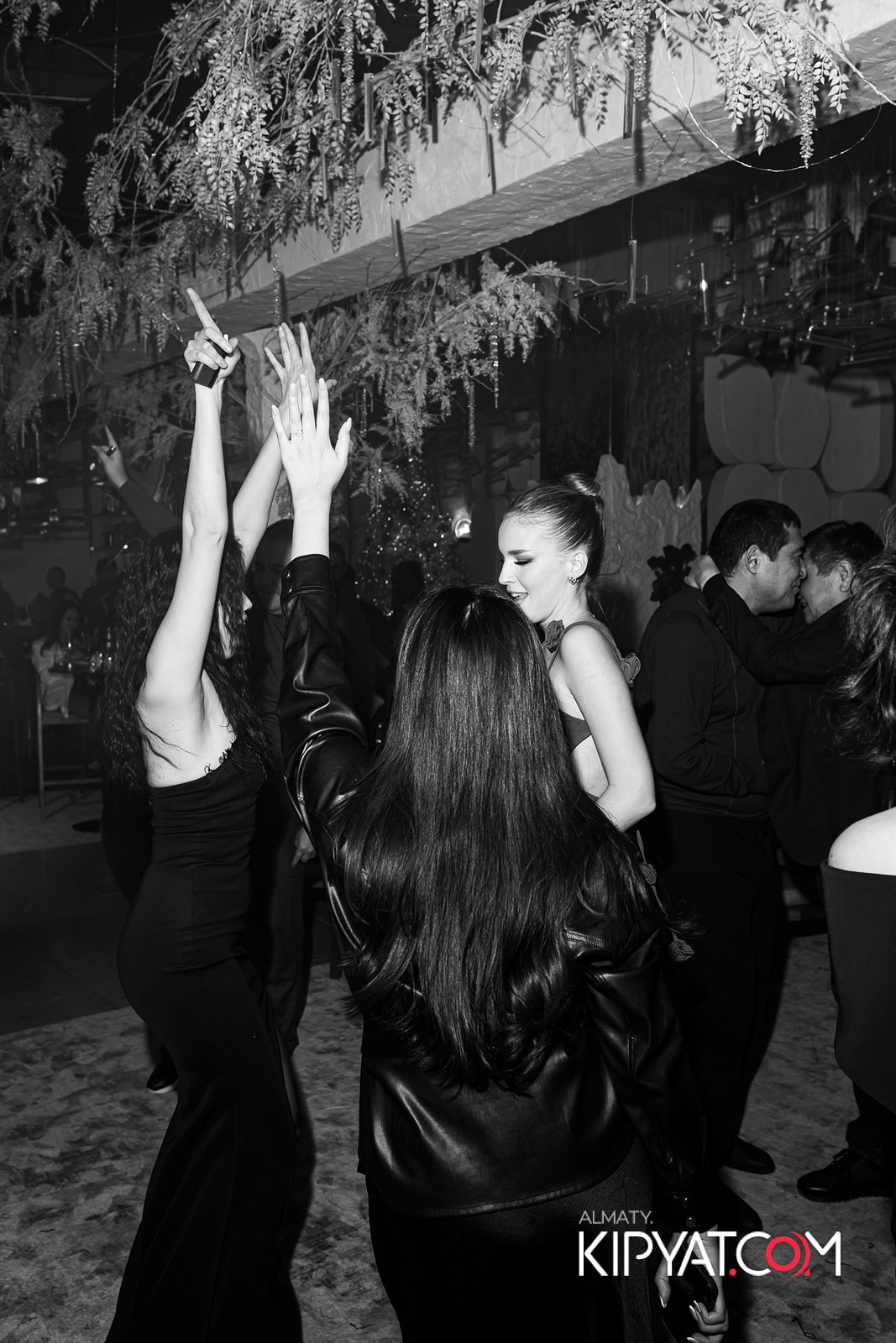 EDEN BAR & RESTAURANT. КИПЯТКОМ АЛМАТЫ!