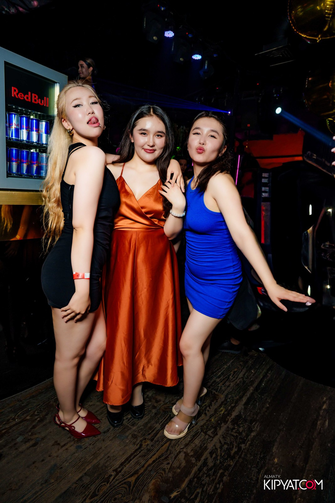 UYAT EMES BAR. КИПЯТКОМ АЛМАТЫ!