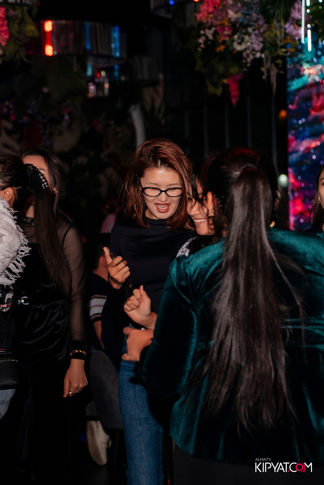 FRIENDS BAR & TERRACE. КИПЯТКОМ АЛМАТЫ!