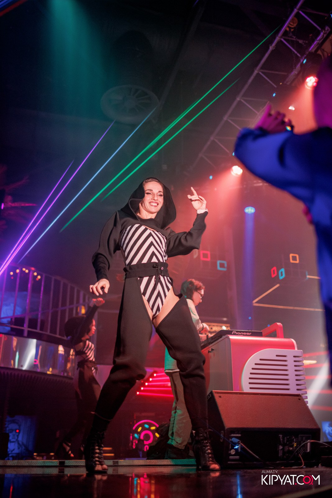 SANTA RAVE В НОЧНОМ КЛУБЕ SANTA BARBARA. КИПЯТКОМ АЛМАТЫ!