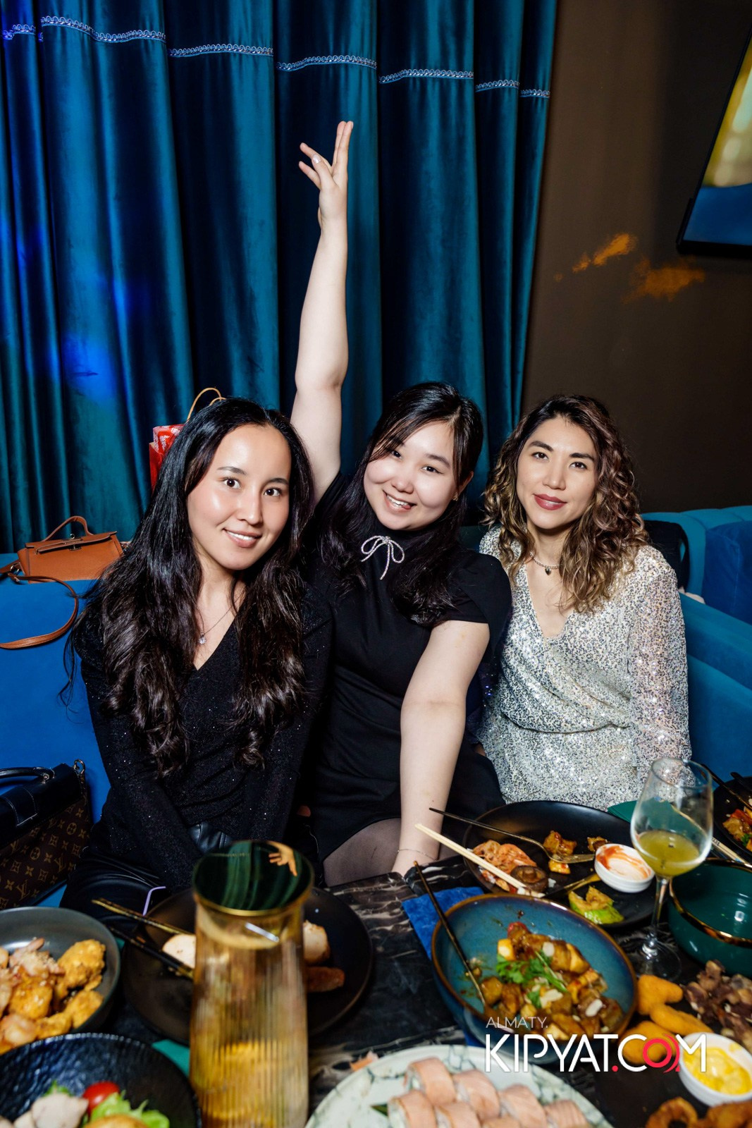 OBLAKO LOUNGE BAR. КИПЯТКОМ АЛМАТЫ!