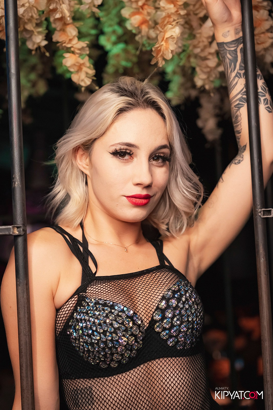 UYAT ЕМES BAR. КИПЯТКОМ АЛМАТЫ!