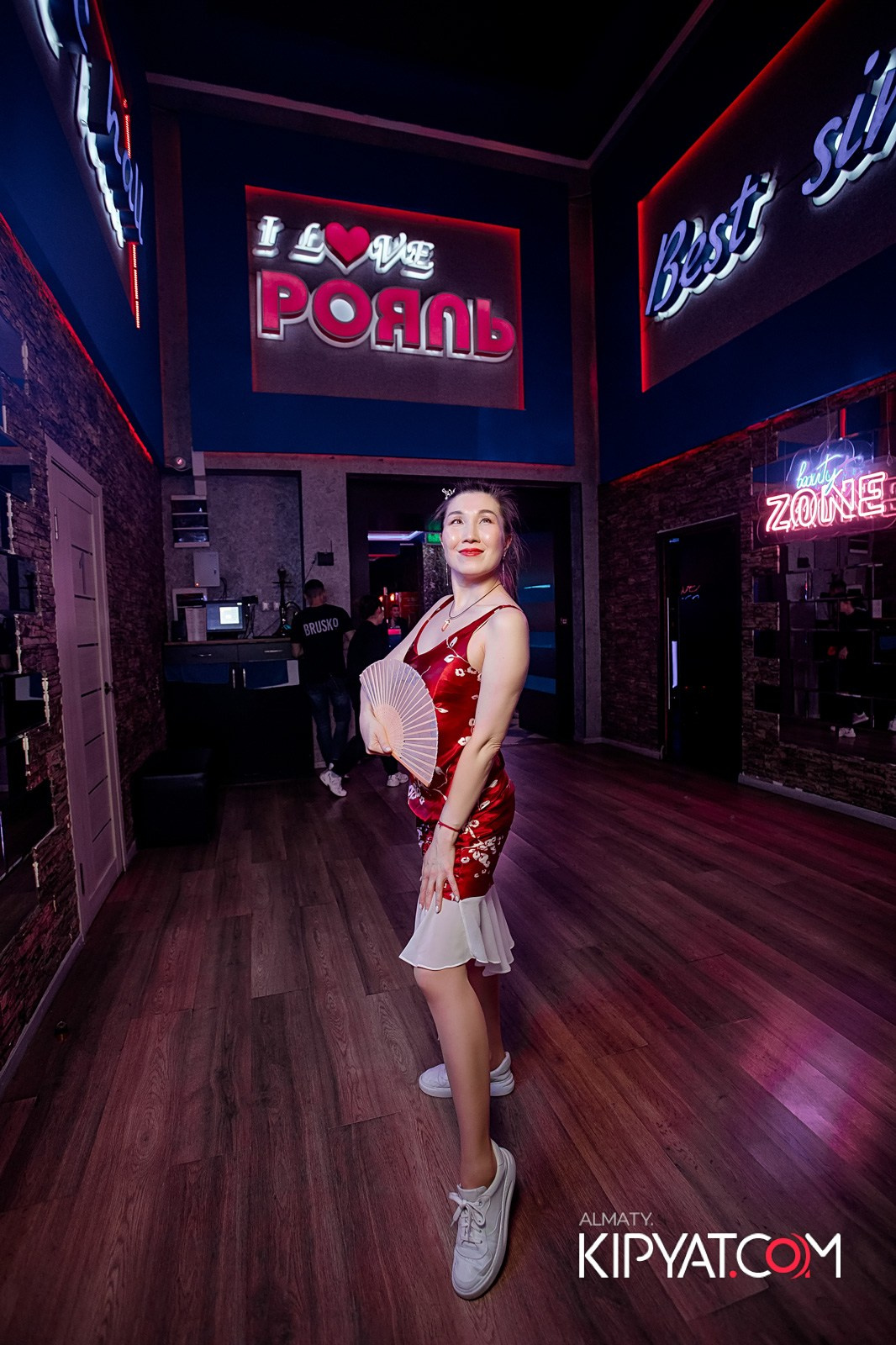 КАРАОКЕ-БАР РОЯЛЬ НА НУРМАКОВА. КИПЯТКОМ АЛМАТЫ!