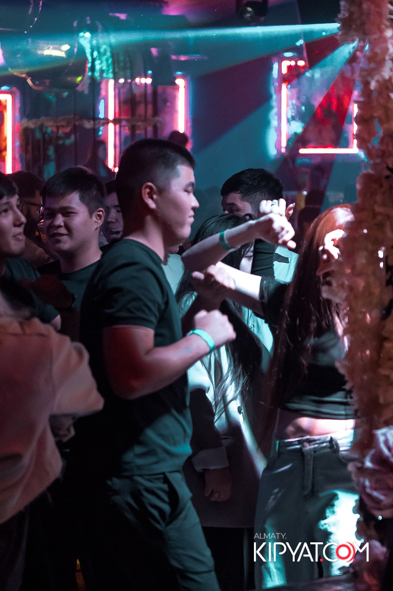 UYAT EMES BAR. КИПЯТКОМ АЛМАТЫ!