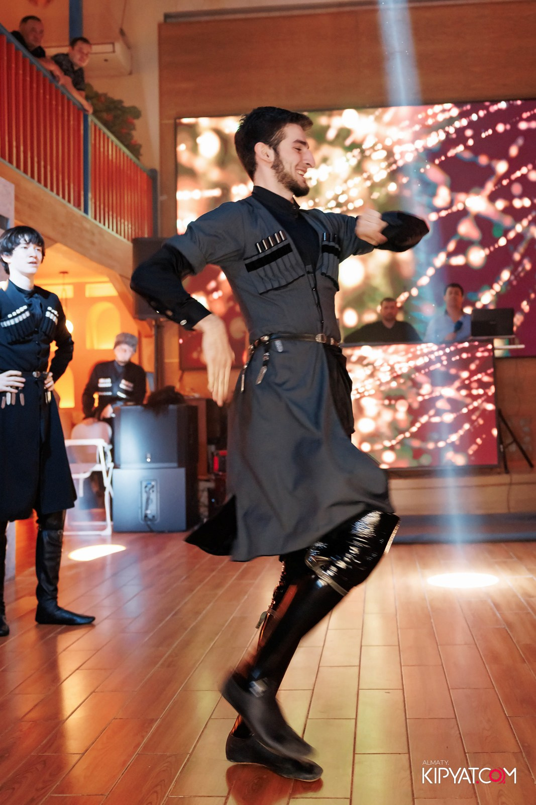 ГРУЗИНСКИЙ ДВОР НА КАБАНБАЙ БАТЫРА. КИПЯТКОМ АЛМАТЫ!