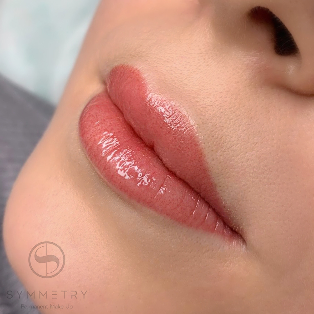 Саша. Студия перманентного макияжа, косметологии и массажа SYMMETRY в Москве, м. Киевская