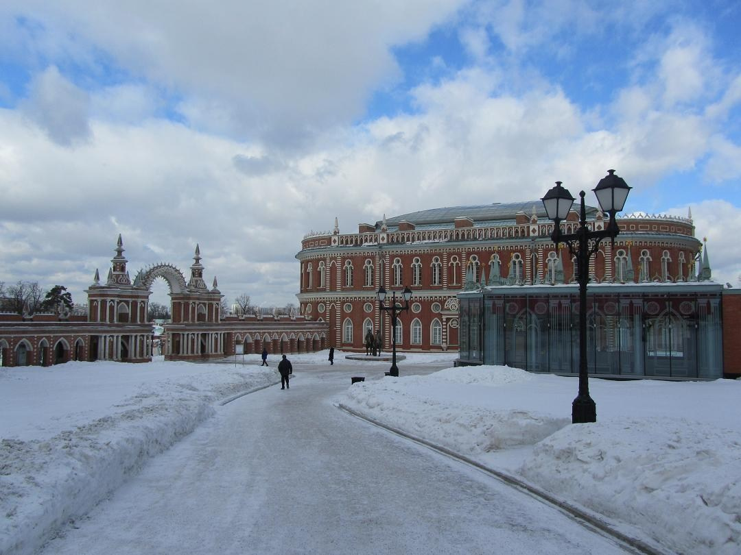 Арка и Хлебный дом