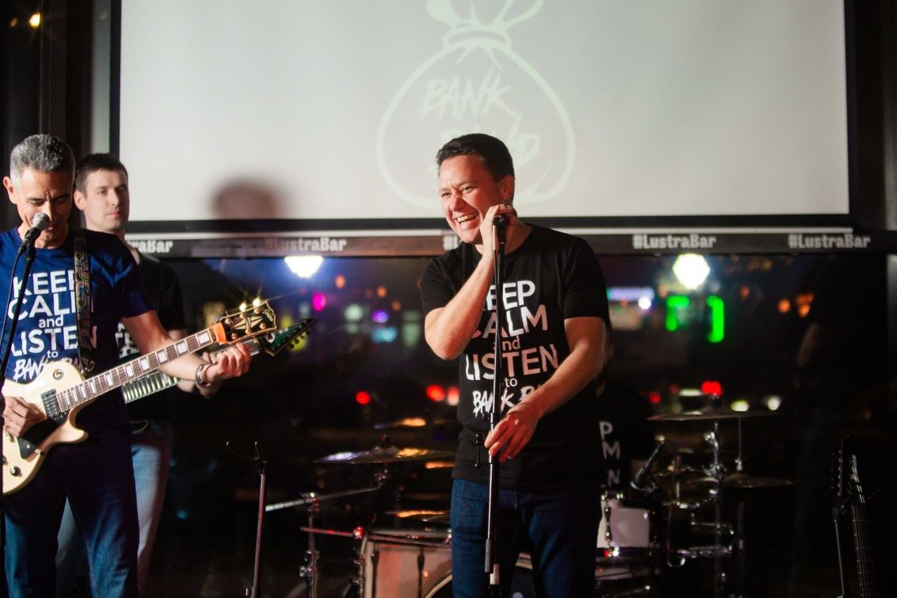 LЮSTRA bar 10.12.2025. Московская кавер-группа BankBand