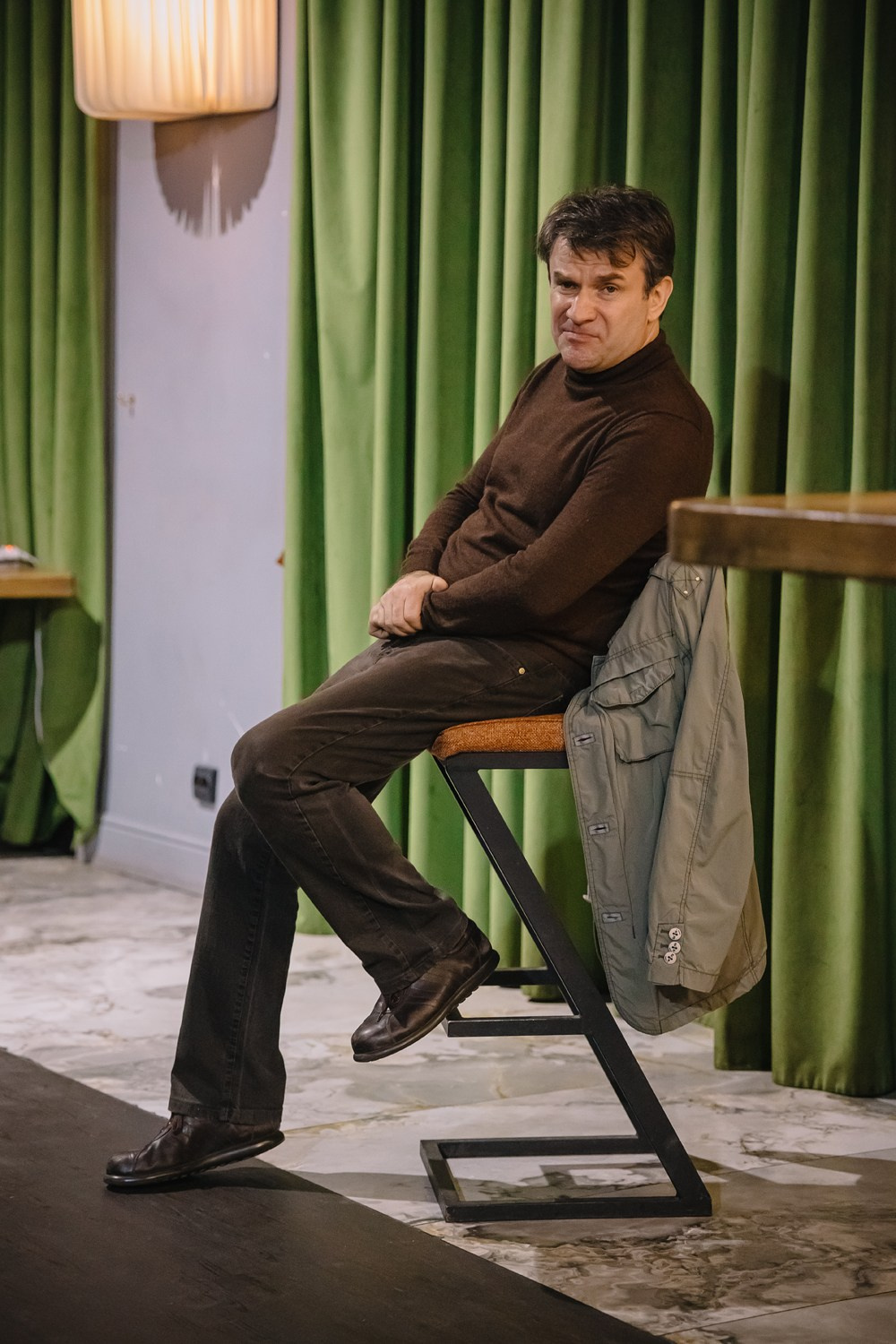 «Истории из чемодана | Довлатов», Леонид Таранов. Фотограф Михаил Ряховский