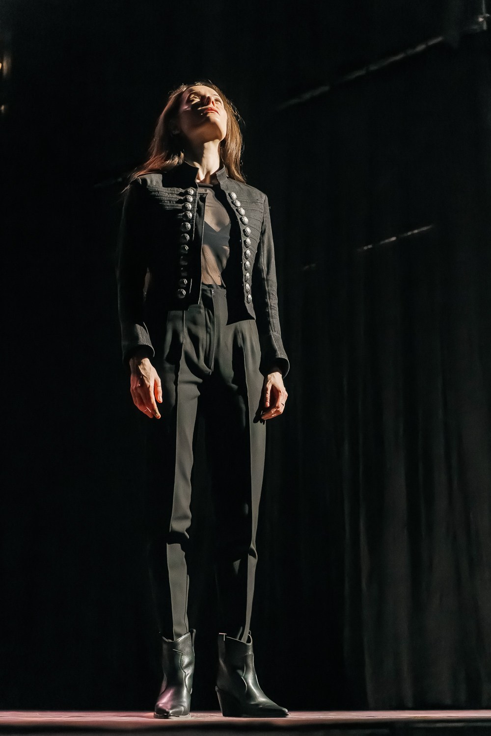 Три сестры, долой уныние, театр на Таганке, реж. Саша Золотовицкий. Фотограф и режиссер Московко Екатерина