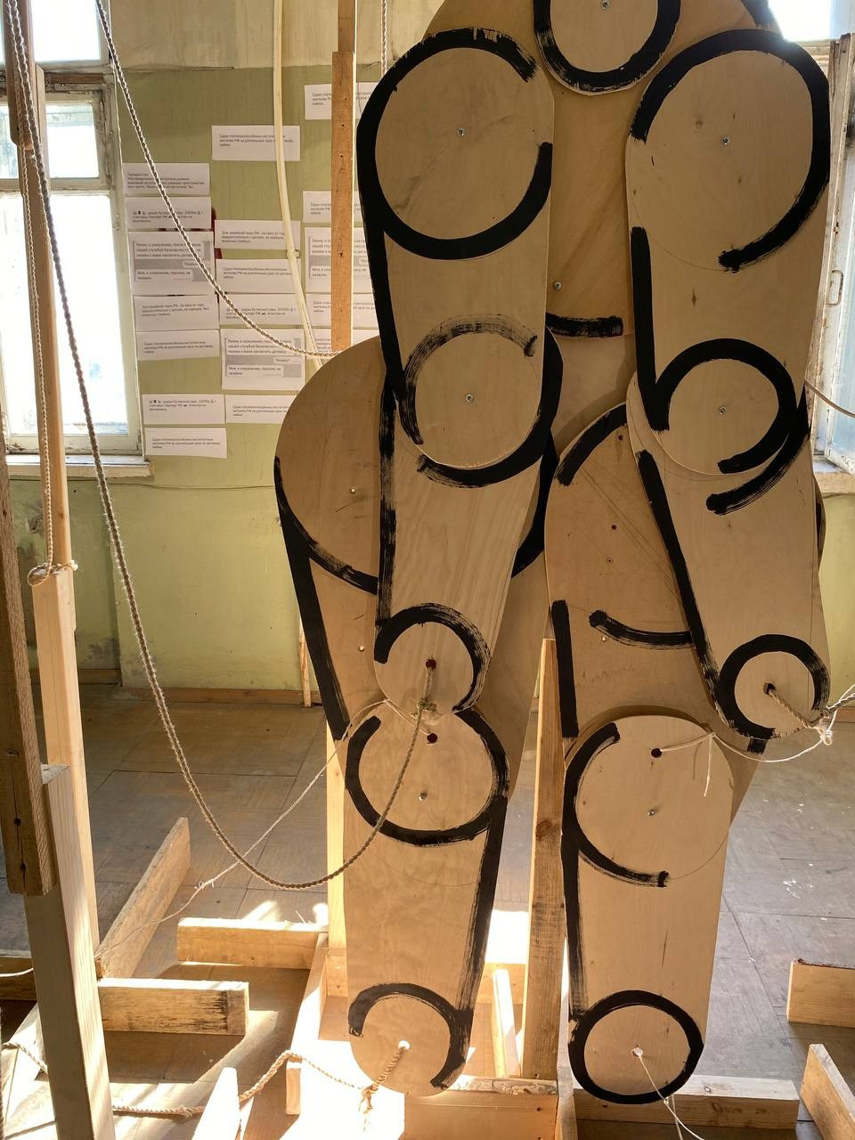 Тотальная инсталляция «Только для граждан РФ» 2024 Болотное биеннале. Лилия Ким. Междисциплинарный художник