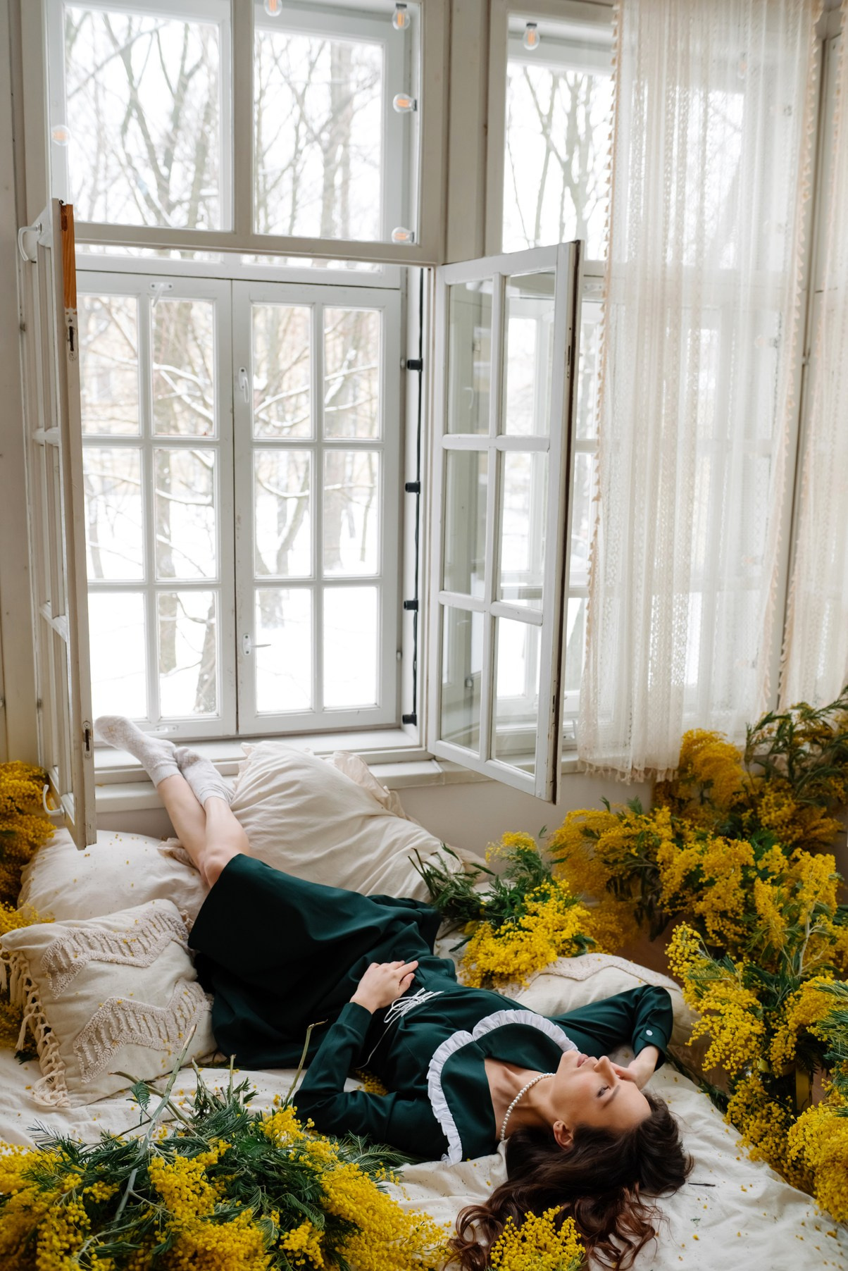 Анастасия с мимозой. Свадебный и сеейный фотограф в Санкт-Петербурге Елена Худякова