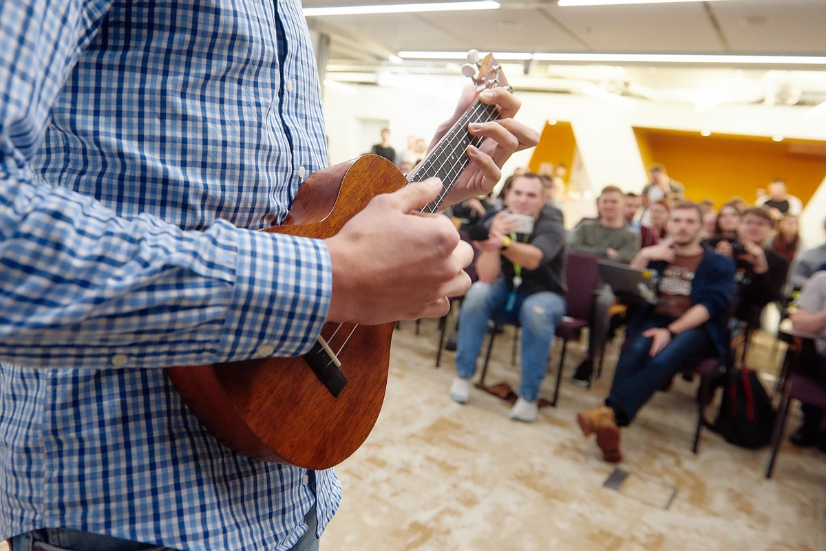 Нейромонах Феофан в Avito. Репортажный фотограф в Москве Вадим Францев