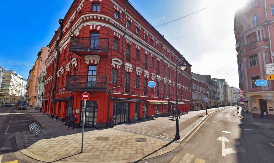 Локация для фотосессии в кафе — барная стойка и декор