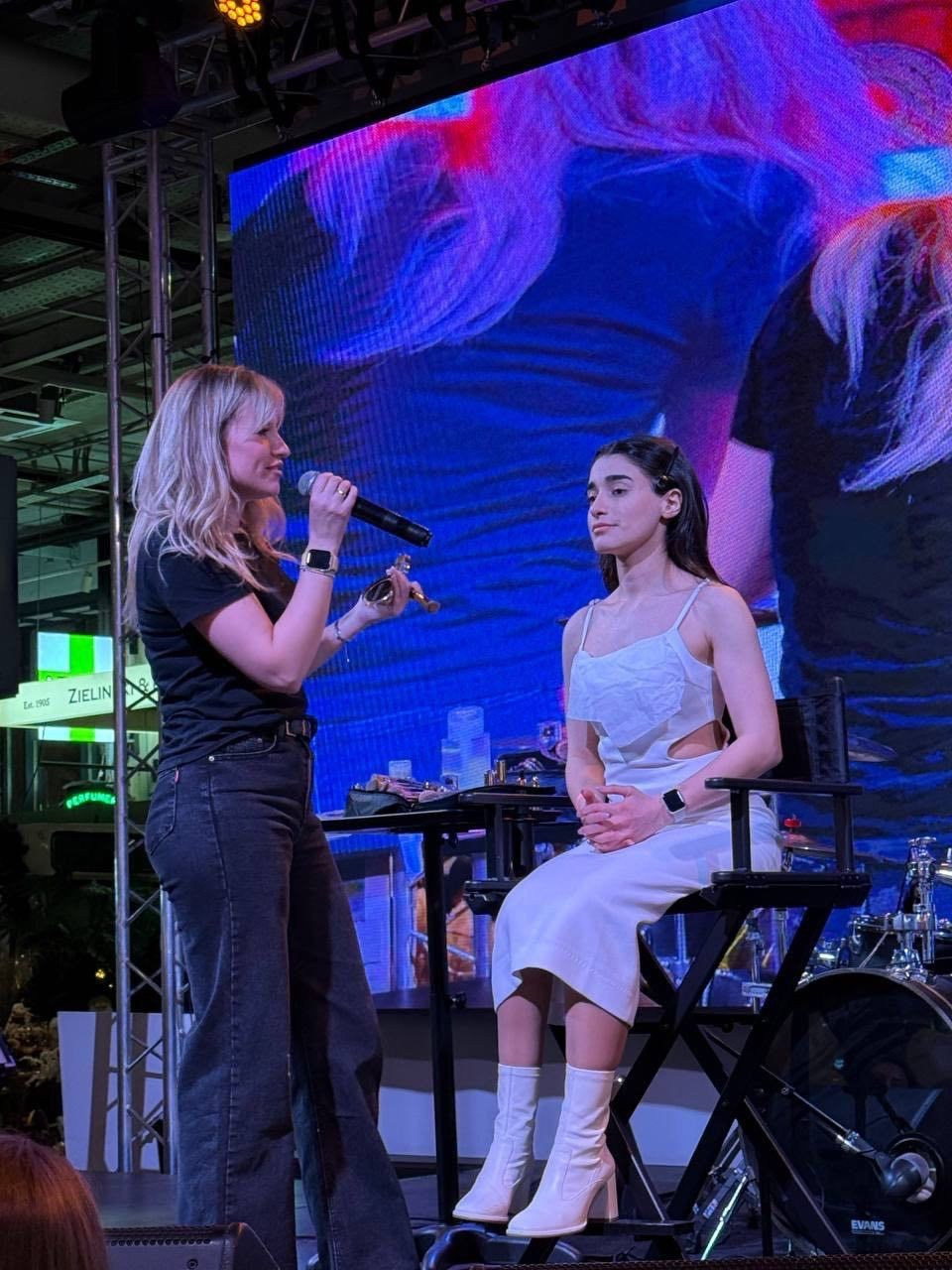 Стилист, визажист Яна Кондратенко