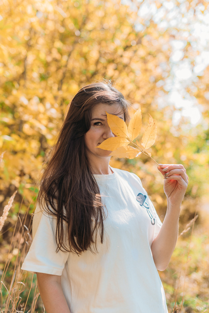 Мама с сыном.Золотая осень