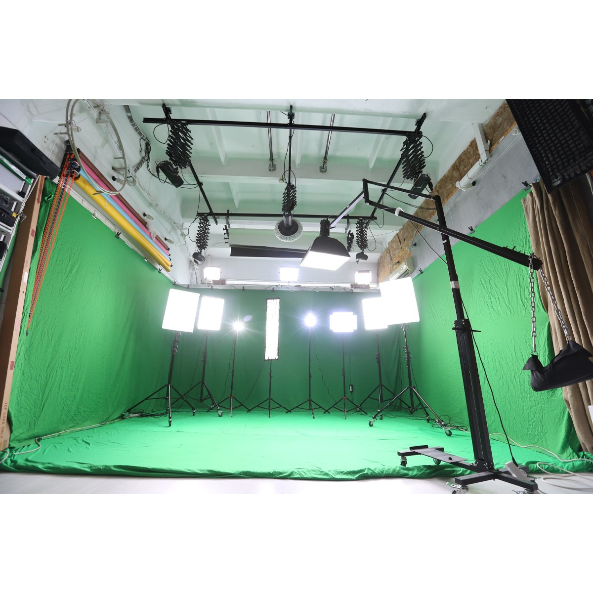 Хромакей. Фотостудия Алматы. Фотосъемка Алматы. Фотосессия Алматы. Фотокурсы. Обучение фотографии. Аренда студии