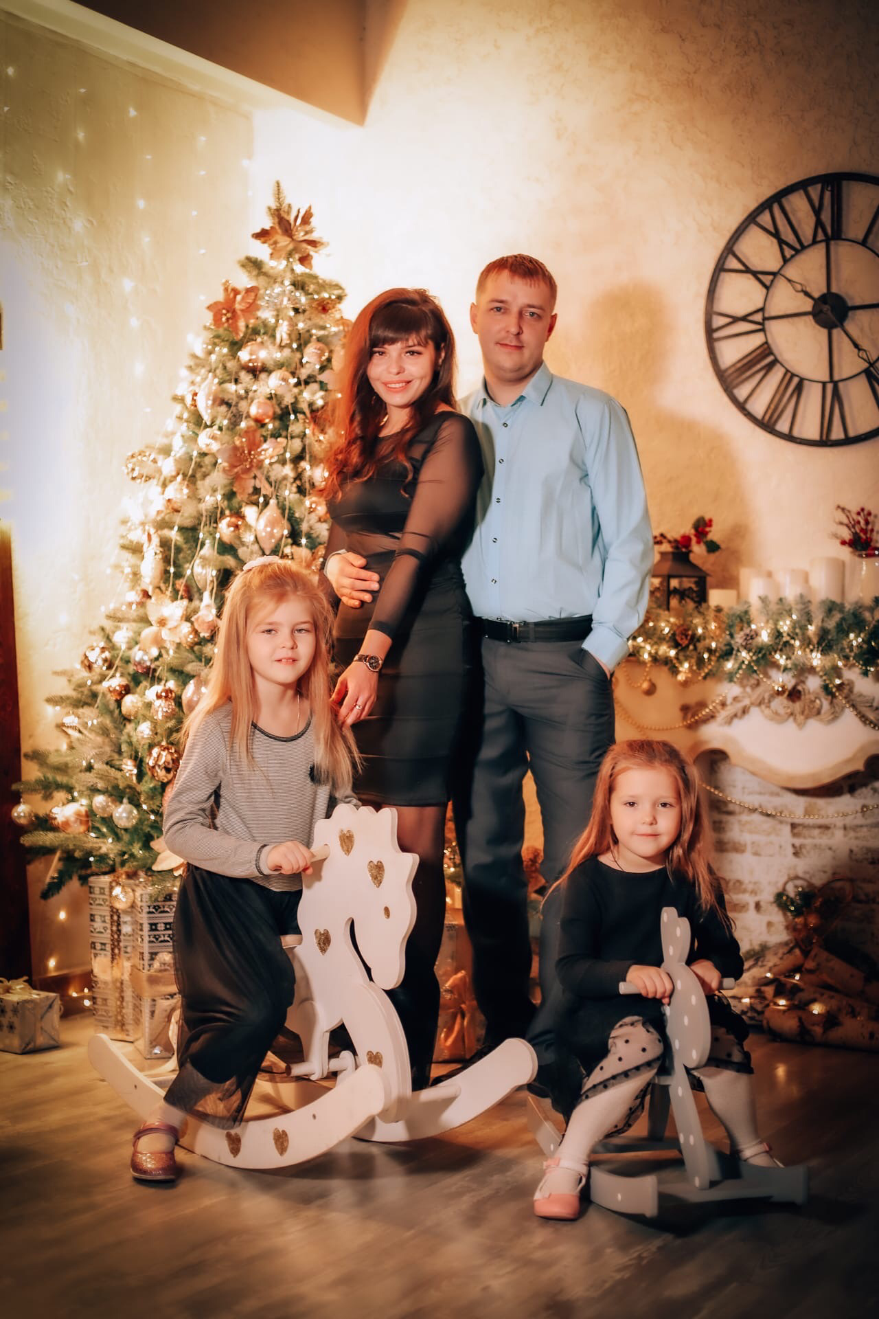 Семья Шмаковых Новый год 2022. Фотограф беременности и семейных историй Эльвира Акарибе в городе Краснодар!