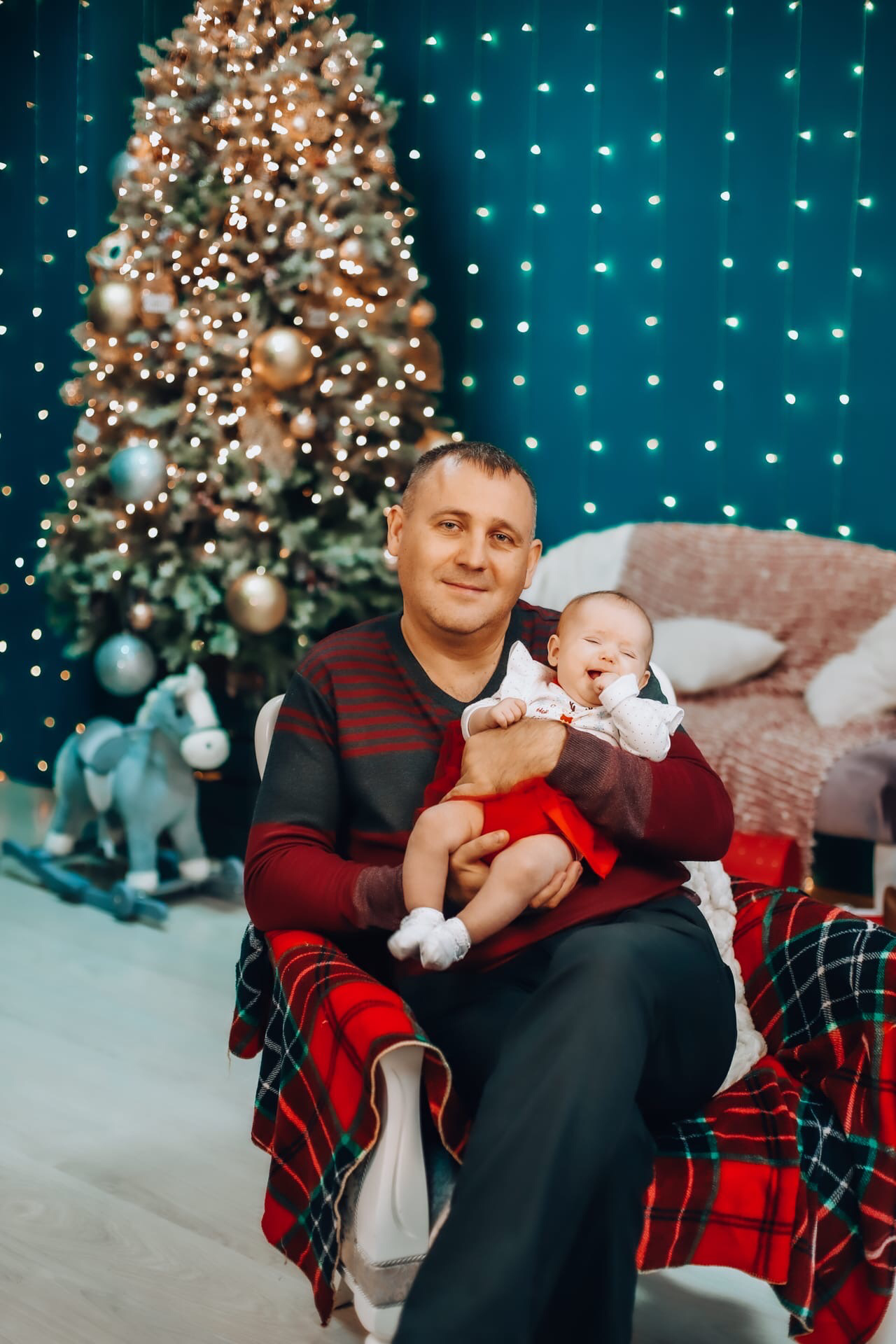 Семья Остапенко Новый год 2022. Фотограф беременности и семейных историй Эльвира Акарибе в городе Краснодар!